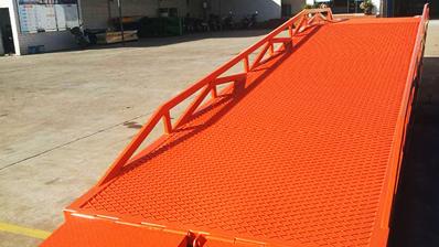 什么原因会导致液压登车桥出现故障