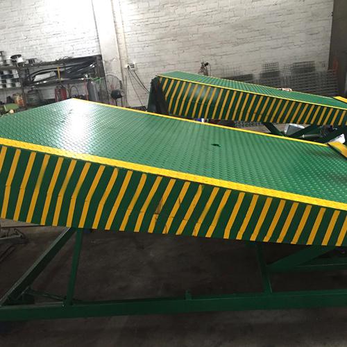 固定式登车桥(调节板) 固定式登车桥(调节板)